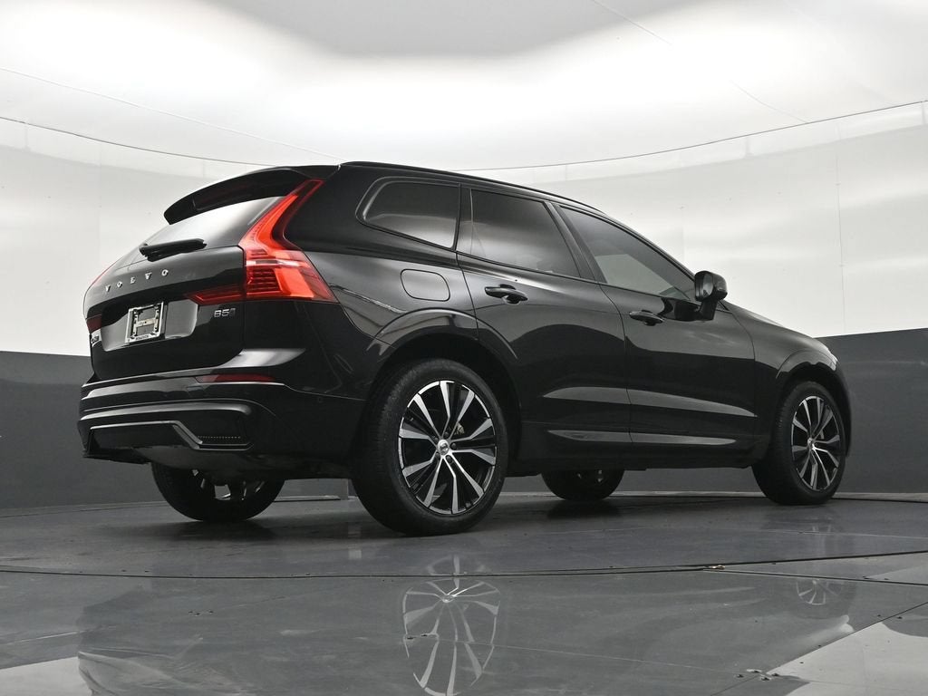 2024 Volvo XC60 Plus Dark Theme