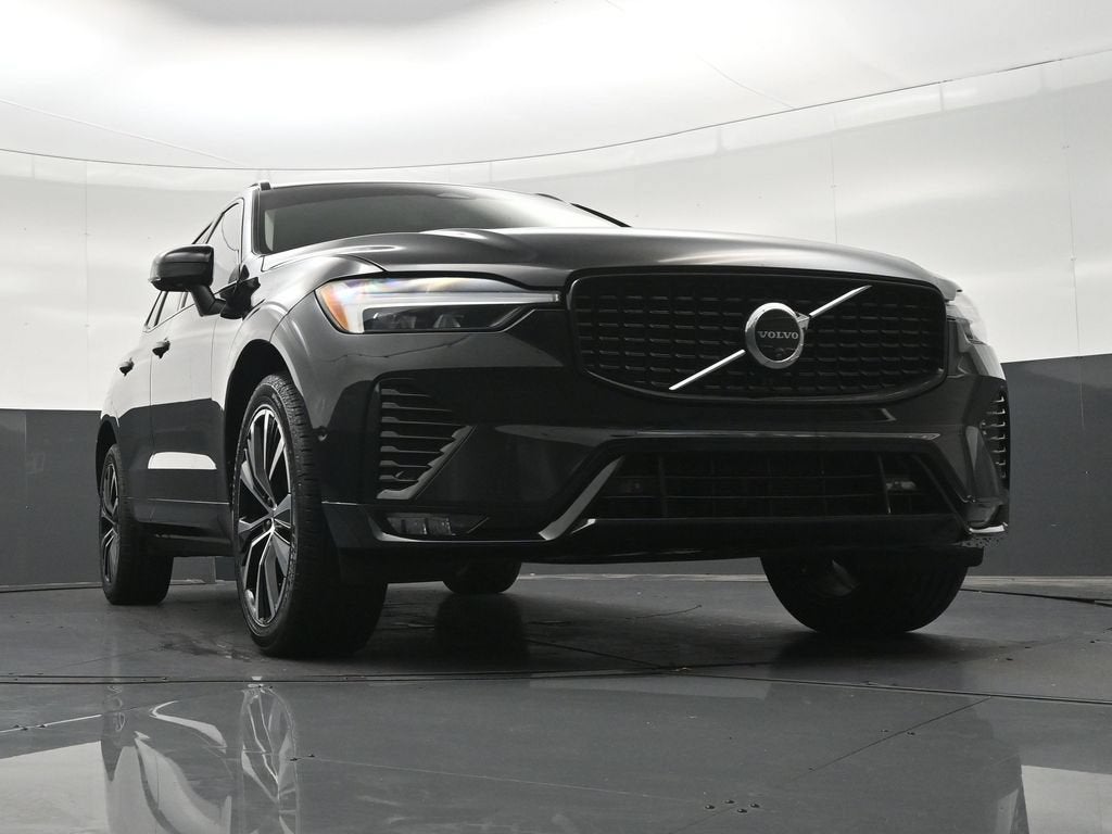 2024 Volvo XC60 Plus Dark Theme