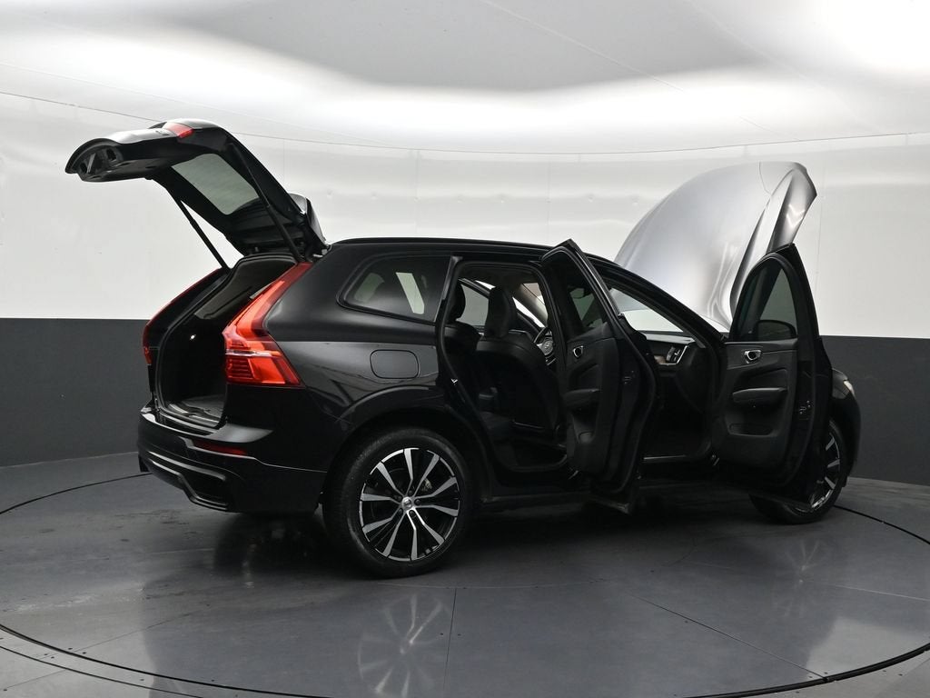 2024 Volvo XC60 Plus Dark Theme
