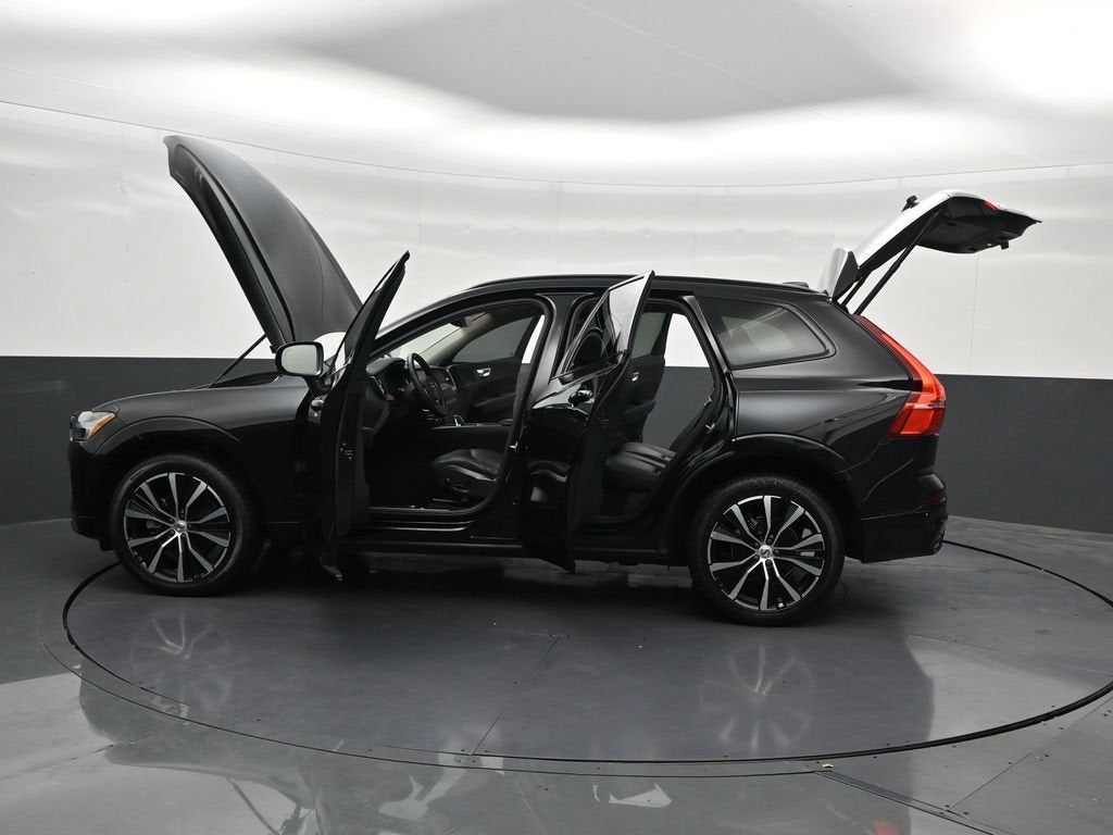 2024 Volvo XC60 Plus Dark Theme