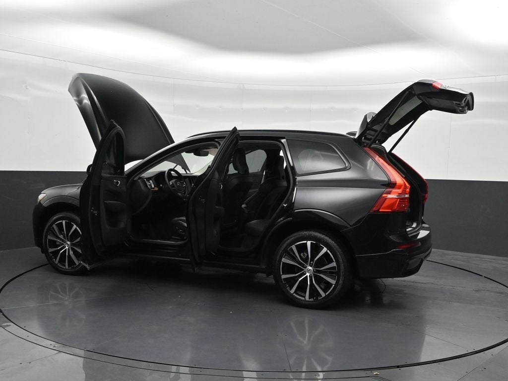 2024 Volvo XC60 Plus Dark Theme