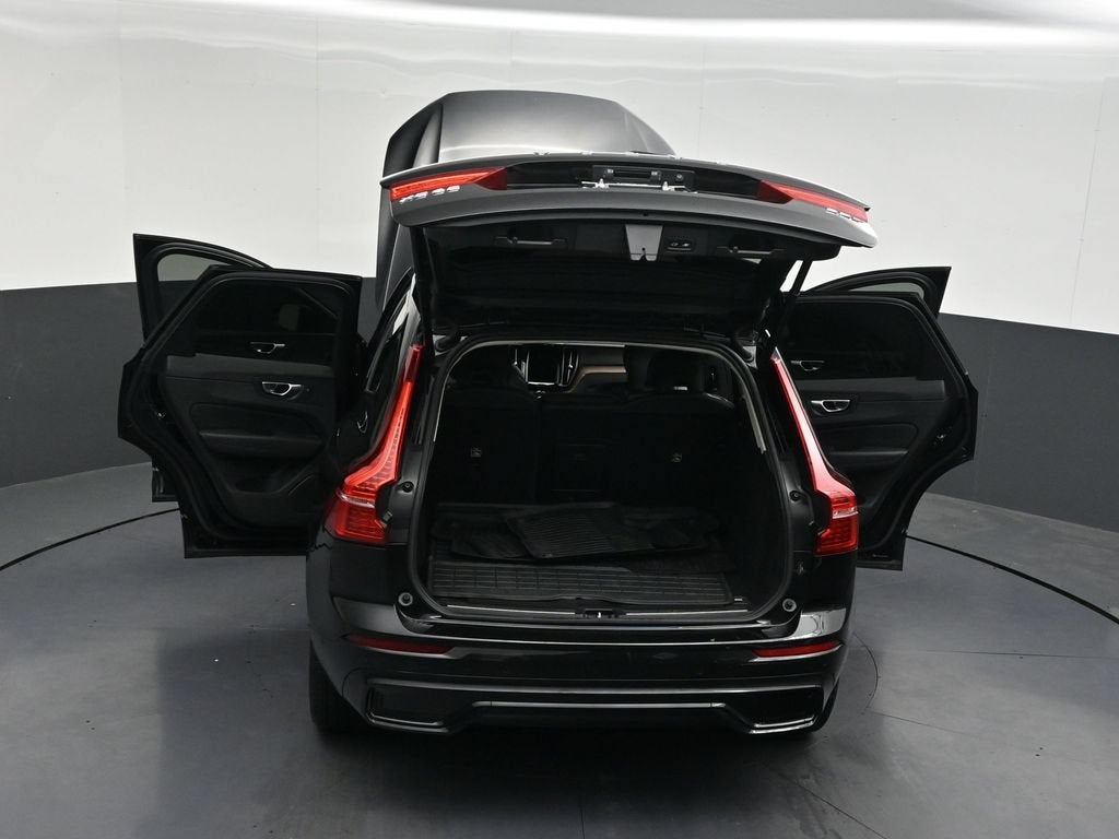 2024 Volvo XC60 Plus Dark Theme