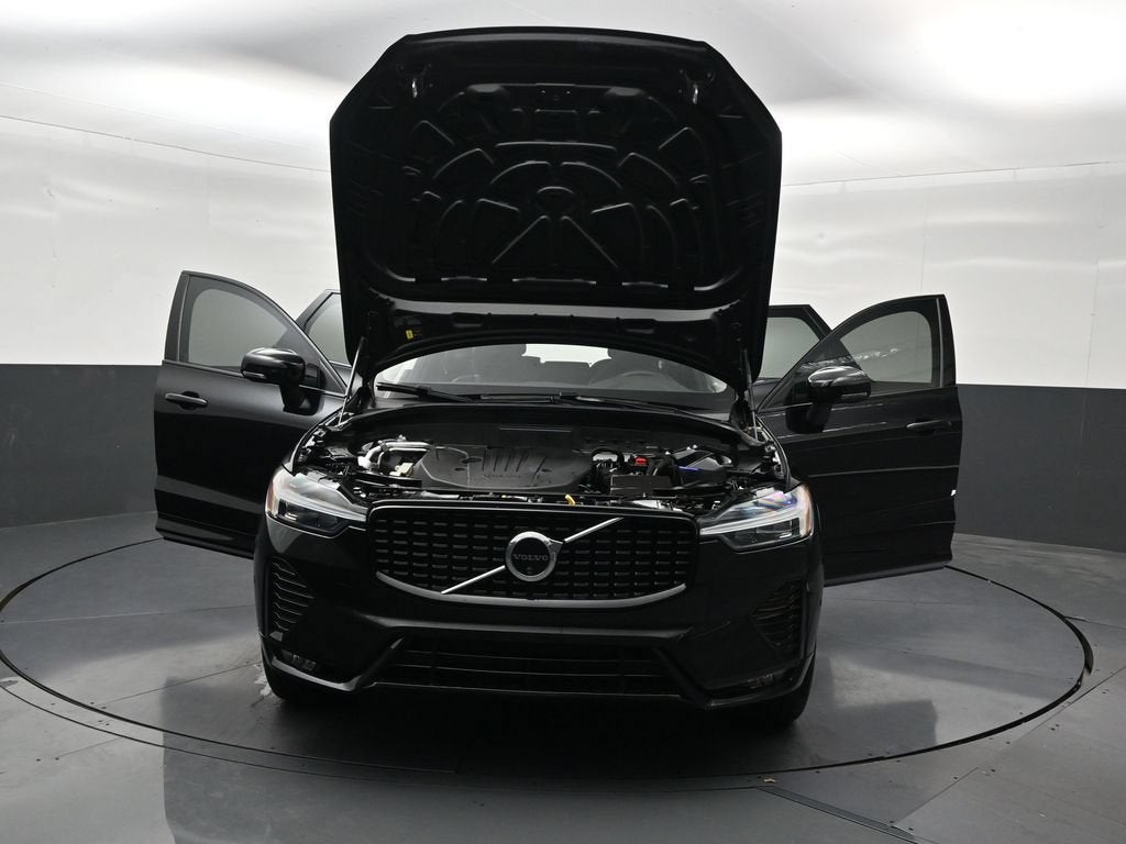 2024 Volvo XC60 Plus Dark Theme