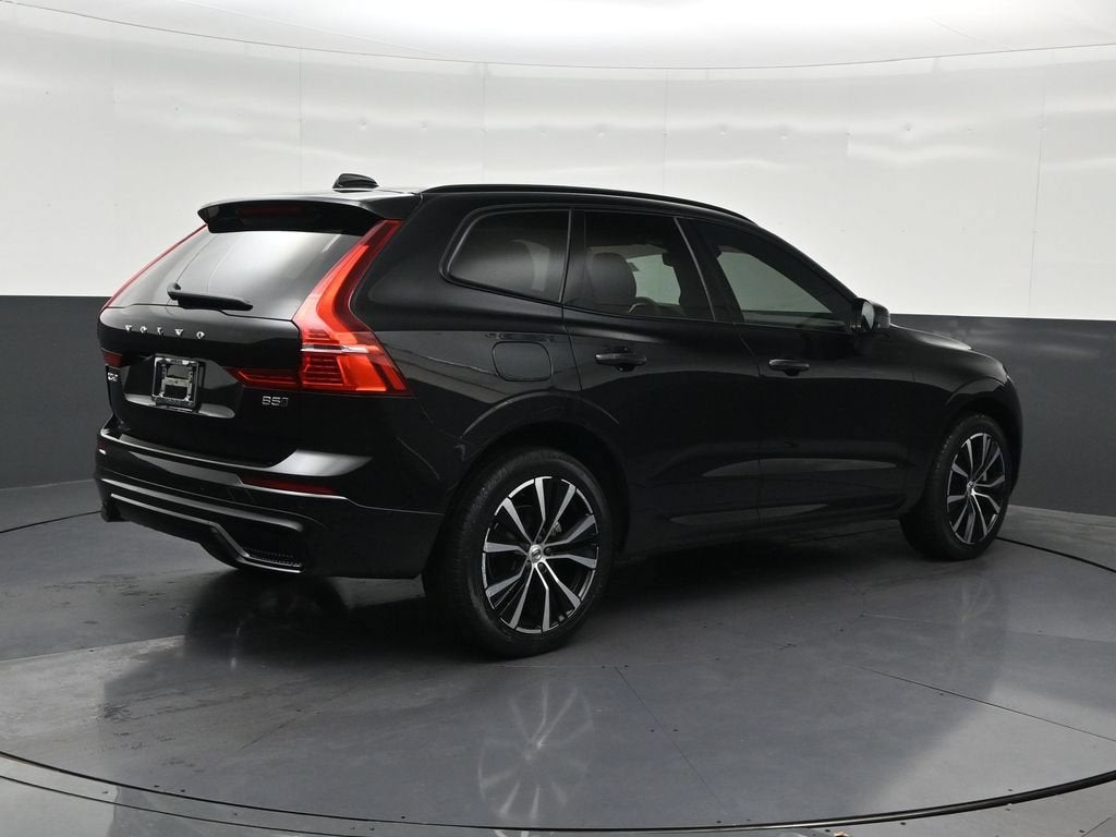 2024 Volvo XC60 Plus Dark Theme