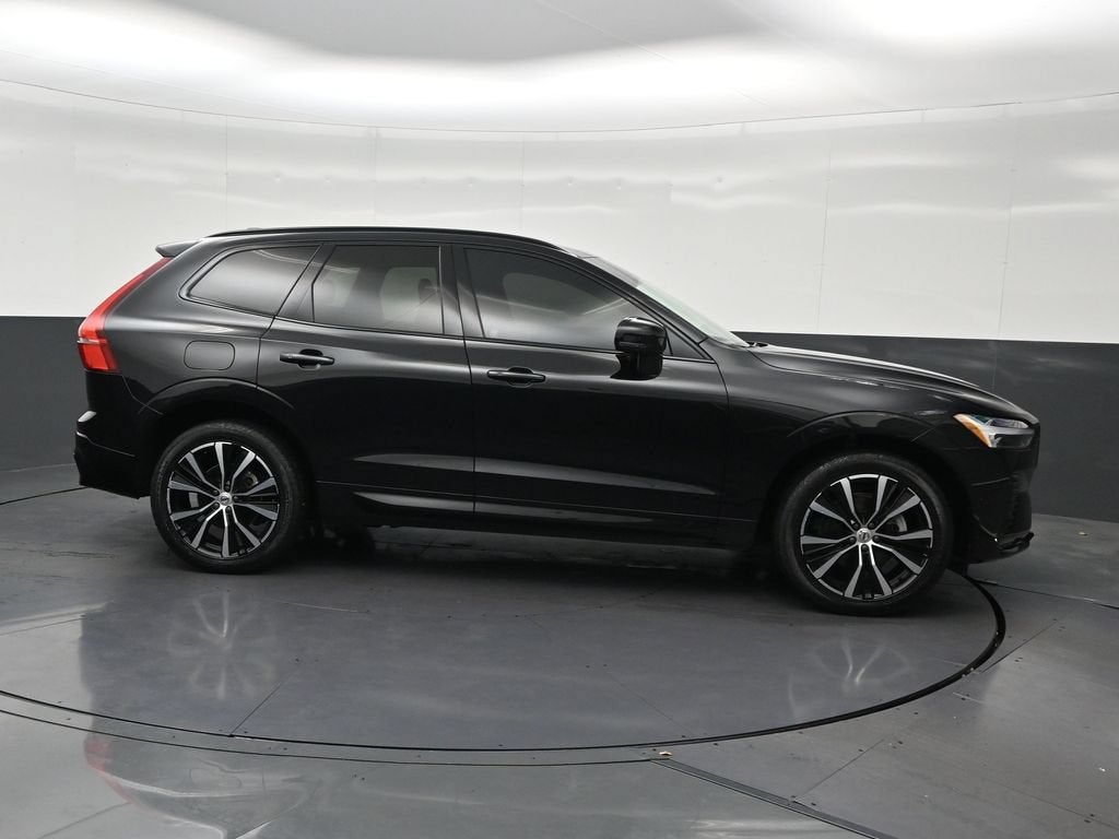 2024 Volvo XC60 Plus Dark Theme