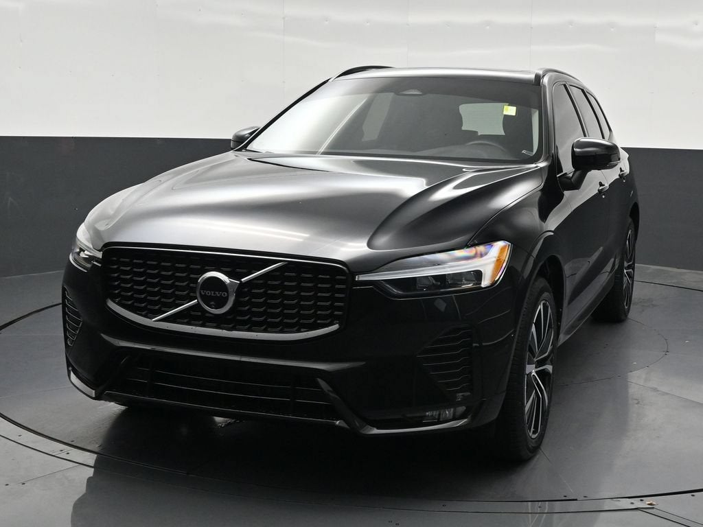 2024 Volvo XC60 Plus Dark Theme