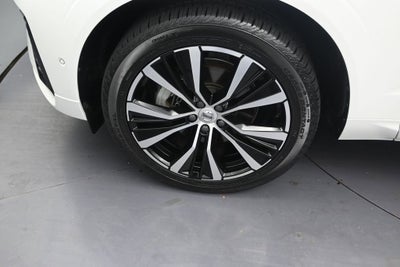 2024 Volvo XC60 Plus Dark Theme