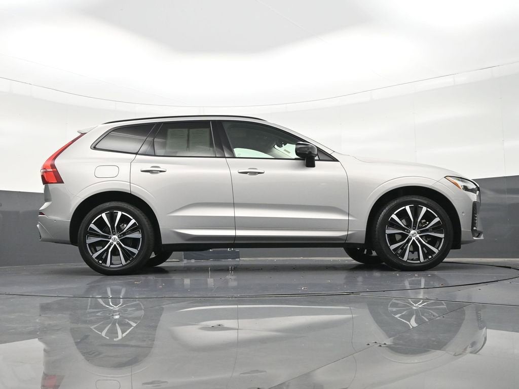 2024 Volvo XC60 Plus Dark Theme