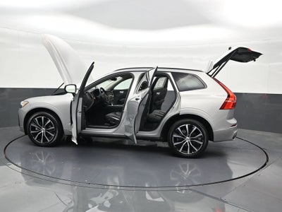 2024 Volvo XC60 Plus Dark Theme