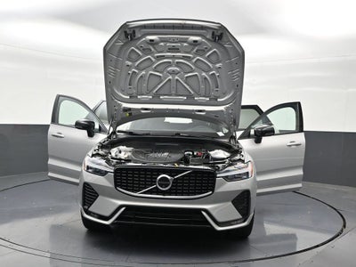 2024 Volvo XC60 Plus Dark Theme