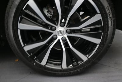 2024 Volvo XC60 Plus Dark Theme