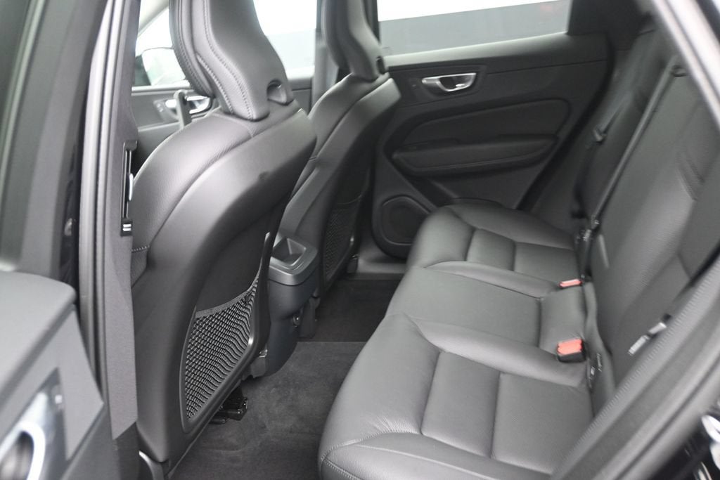 2024 Volvo XC60 Plus Dark Theme