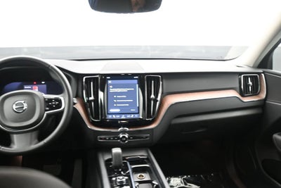 2024 Volvo XC60 Plus Dark Theme