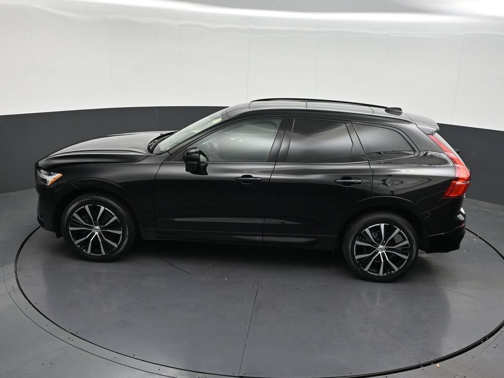 2024 Volvo XC60 Plus Dark Theme