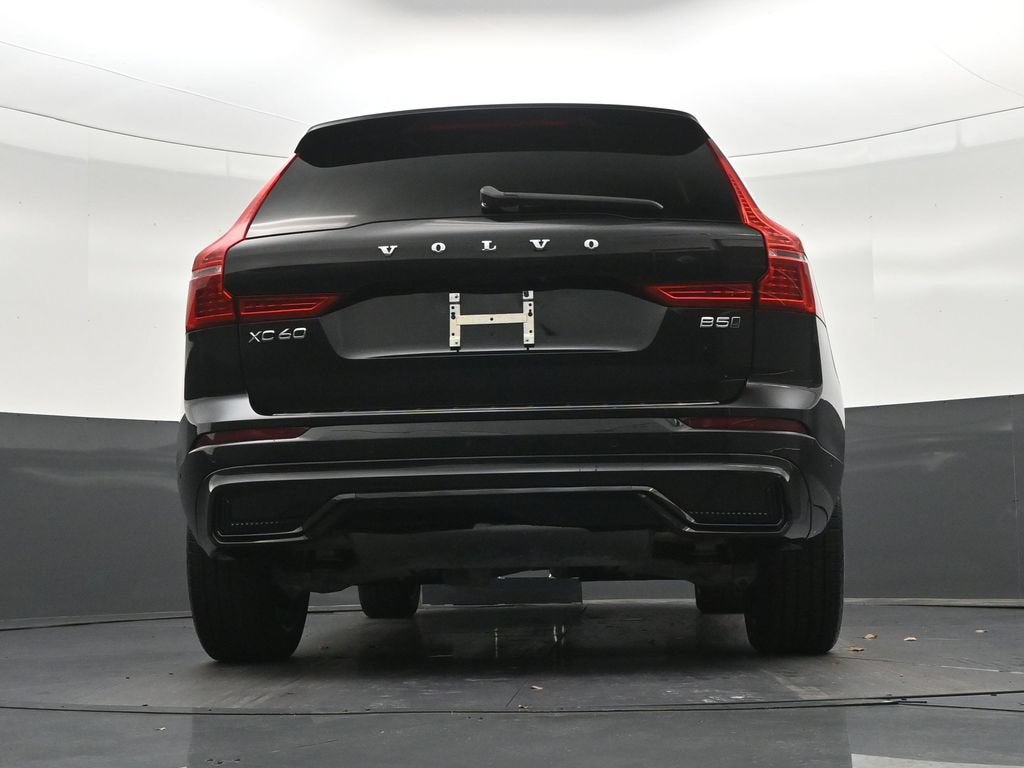2024 Volvo XC60 Plus Dark Theme