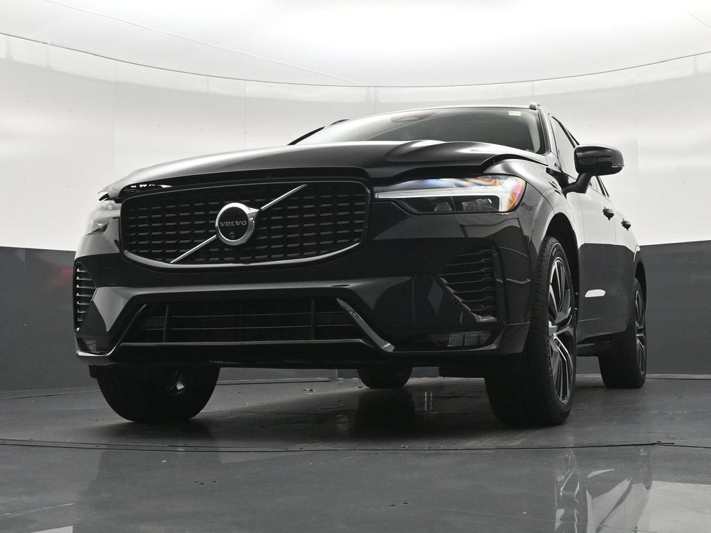 2024 Volvo XC60 Plus Dark Theme