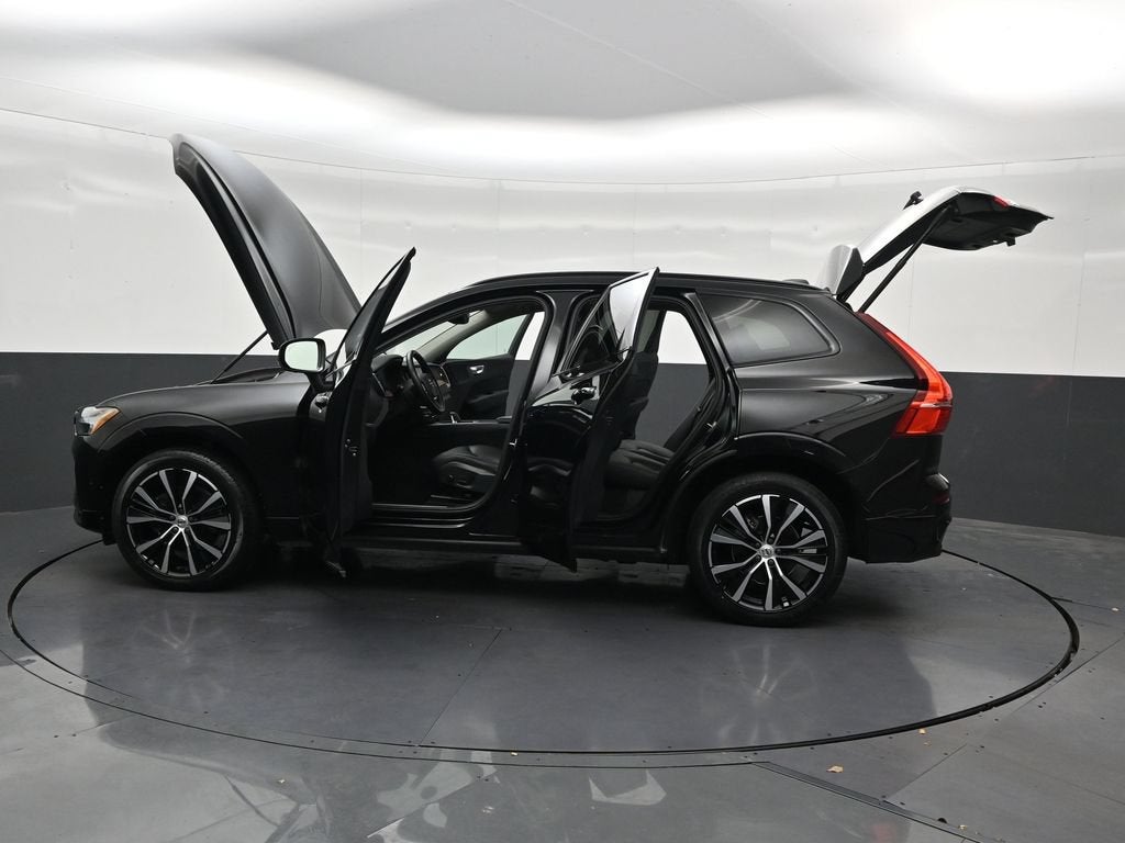 2024 Volvo XC60 Plus Dark Theme