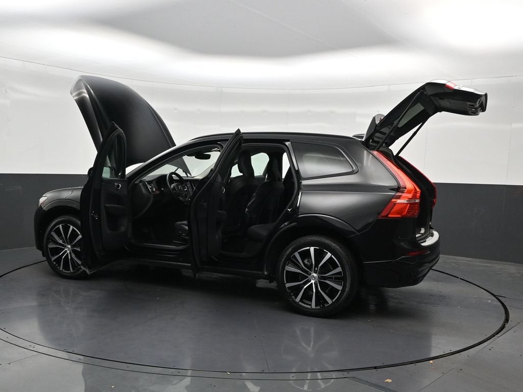 2024 Volvo XC60 Plus Dark Theme
