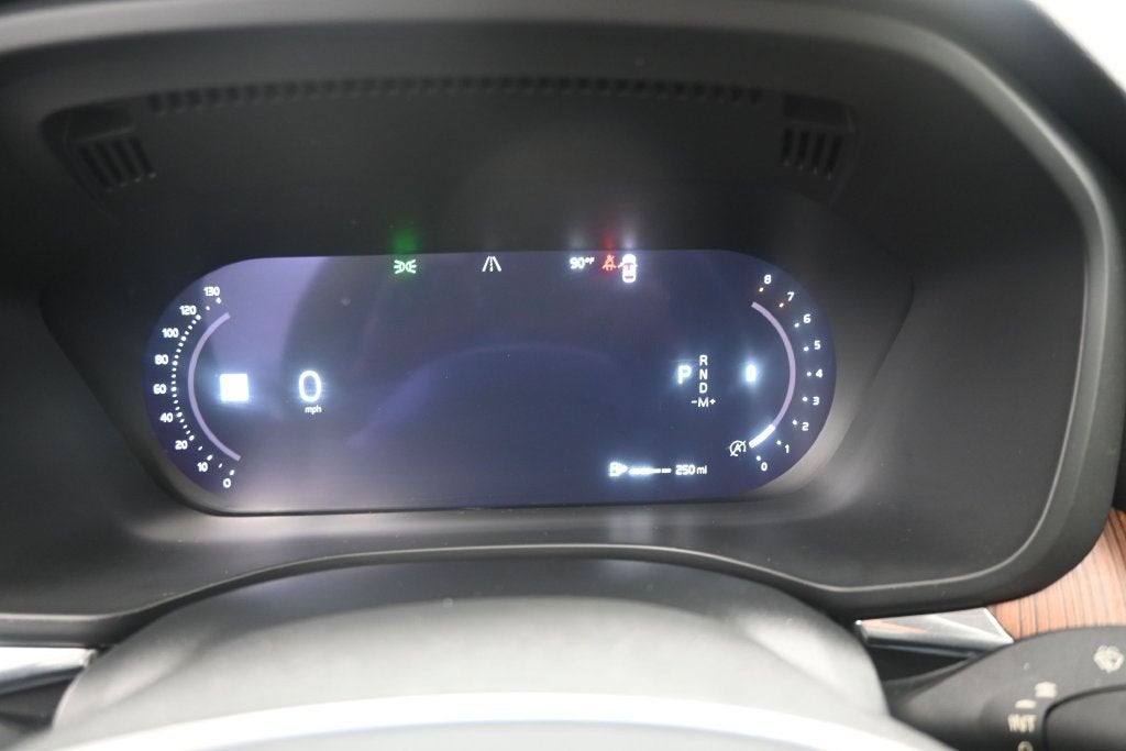 2024 Volvo XC60 Plus Dark Theme