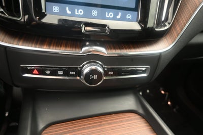 2024 Volvo XC60 Plus Dark Theme