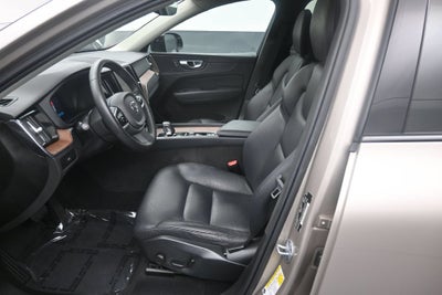 2024 Volvo XC60 Plus Dark Theme