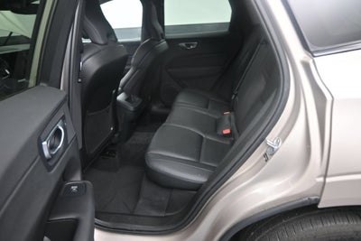 2024 Volvo XC60 Plus Dark Theme