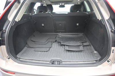 2024 Volvo XC60 Plus Dark Theme