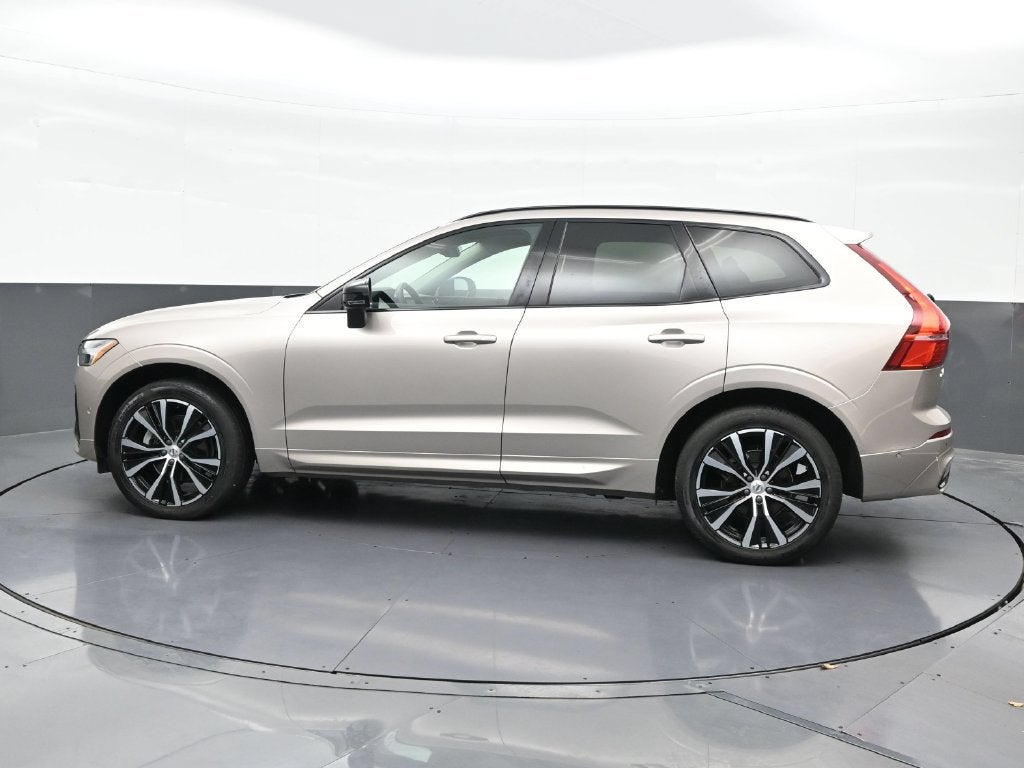 2024 Volvo XC60 Plus Dark Theme