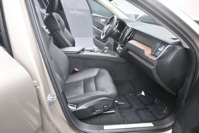 2024 Volvo XC60 Plus Dark Theme
