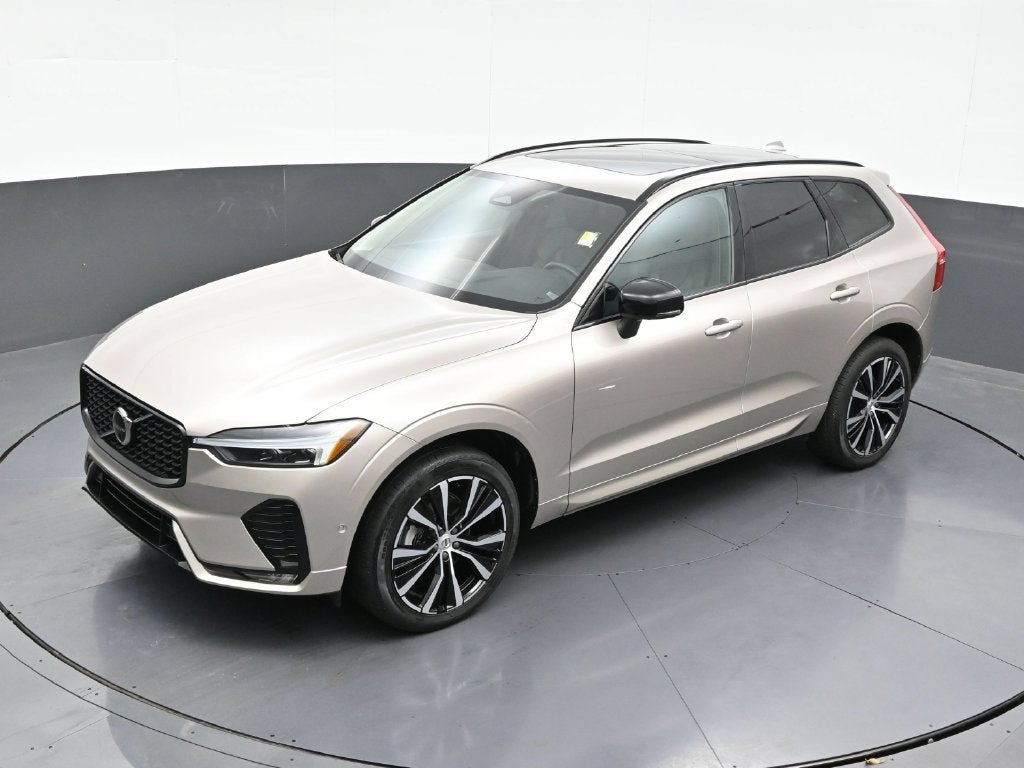 2024 Volvo XC60 Plus Dark Theme