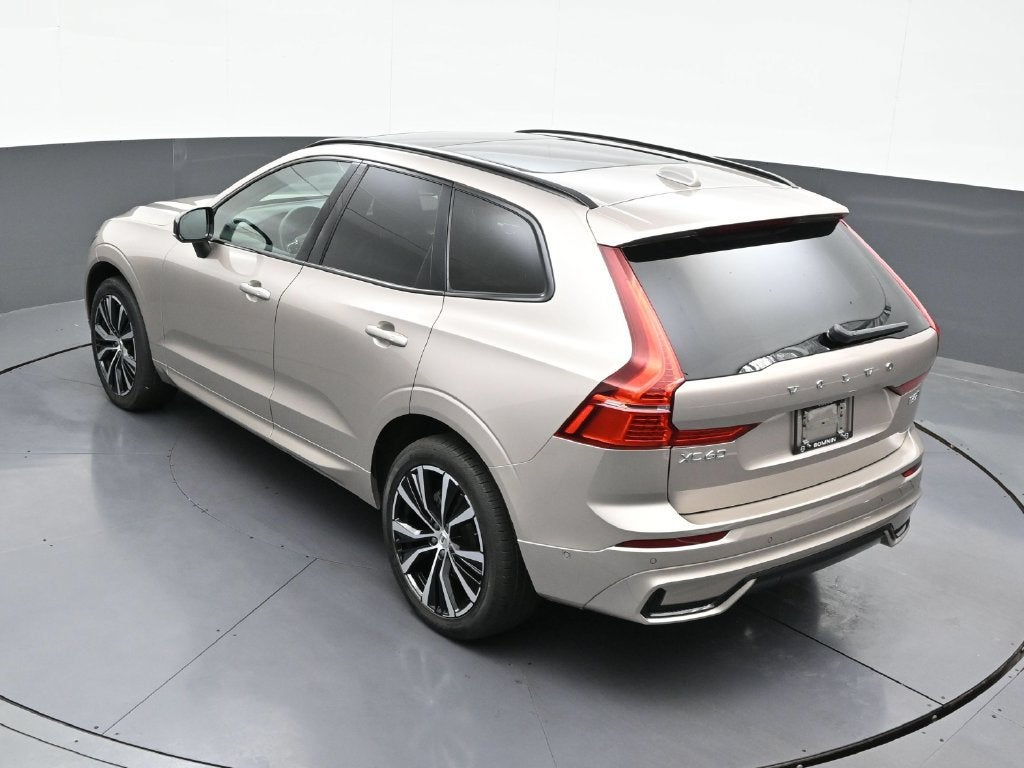2024 Volvo XC60 Plus Dark Theme