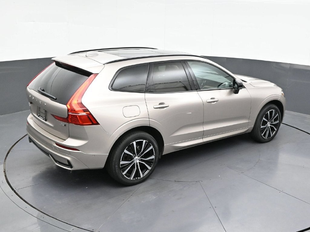 2024 Volvo XC60 Plus Dark Theme