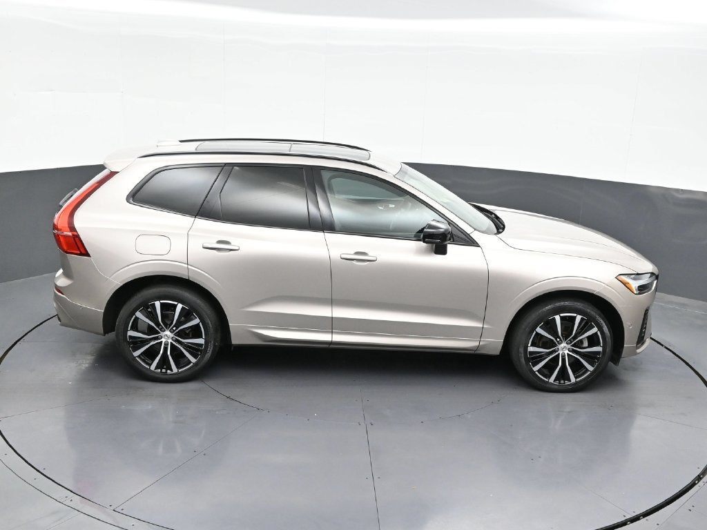 2024 Volvo XC60 Plus Dark Theme