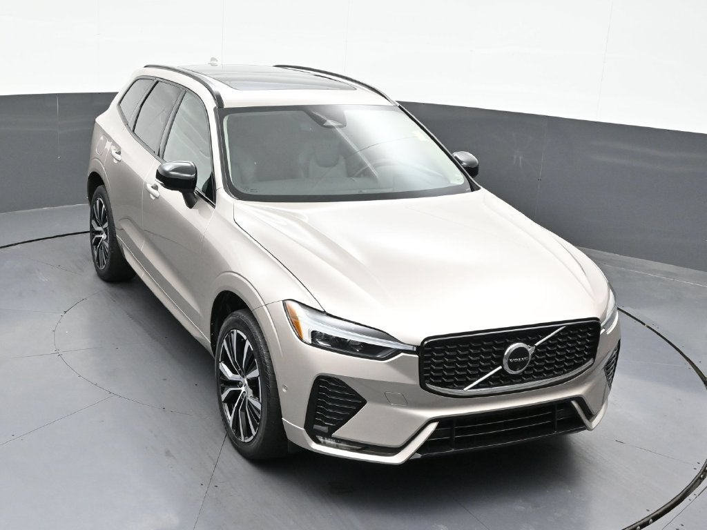 2024 Volvo XC60 Plus Dark Theme