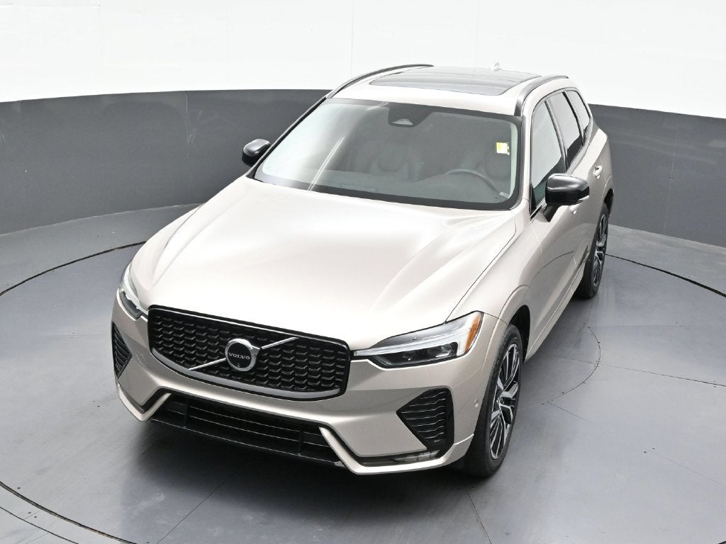 2024 Volvo XC60 Plus Dark Theme