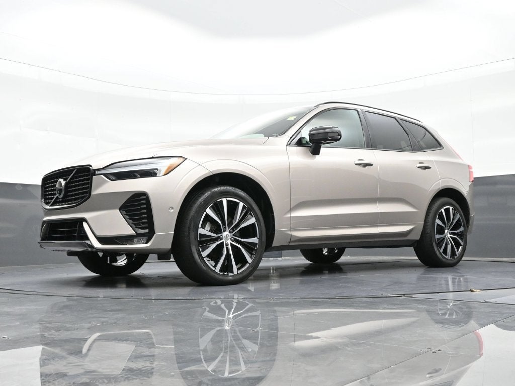 2024 Volvo XC60 Plus Dark Theme