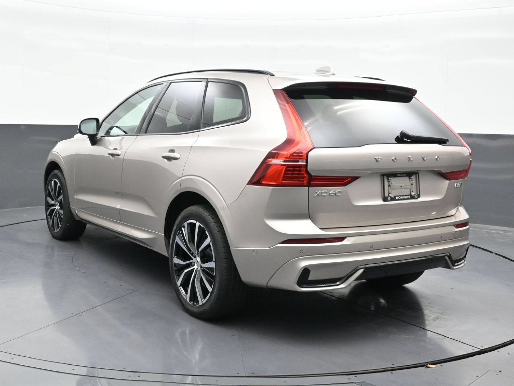 2024 Volvo XC60 Plus Dark Theme