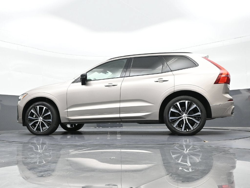 2024 Volvo XC60 Plus Dark Theme