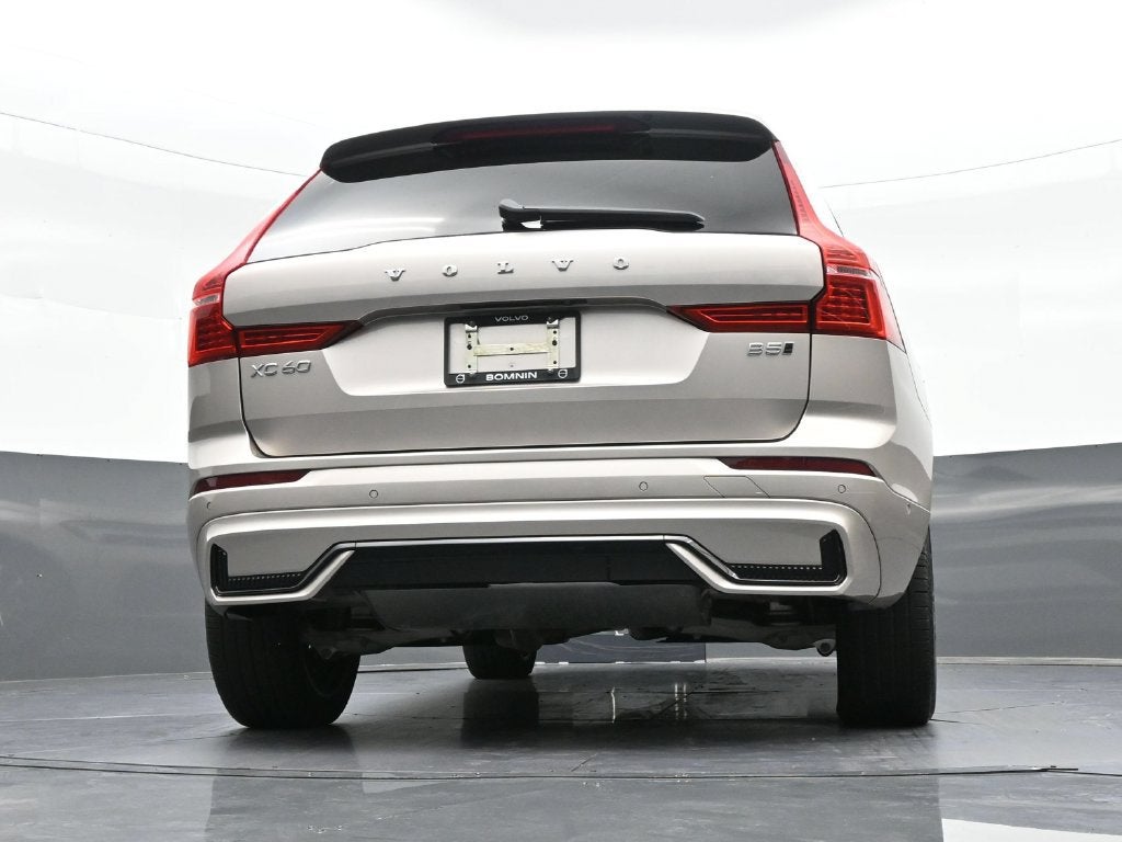 2024 Volvo XC60 Plus Dark Theme