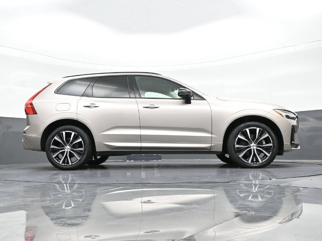 2024 Volvo XC60 Plus Dark Theme