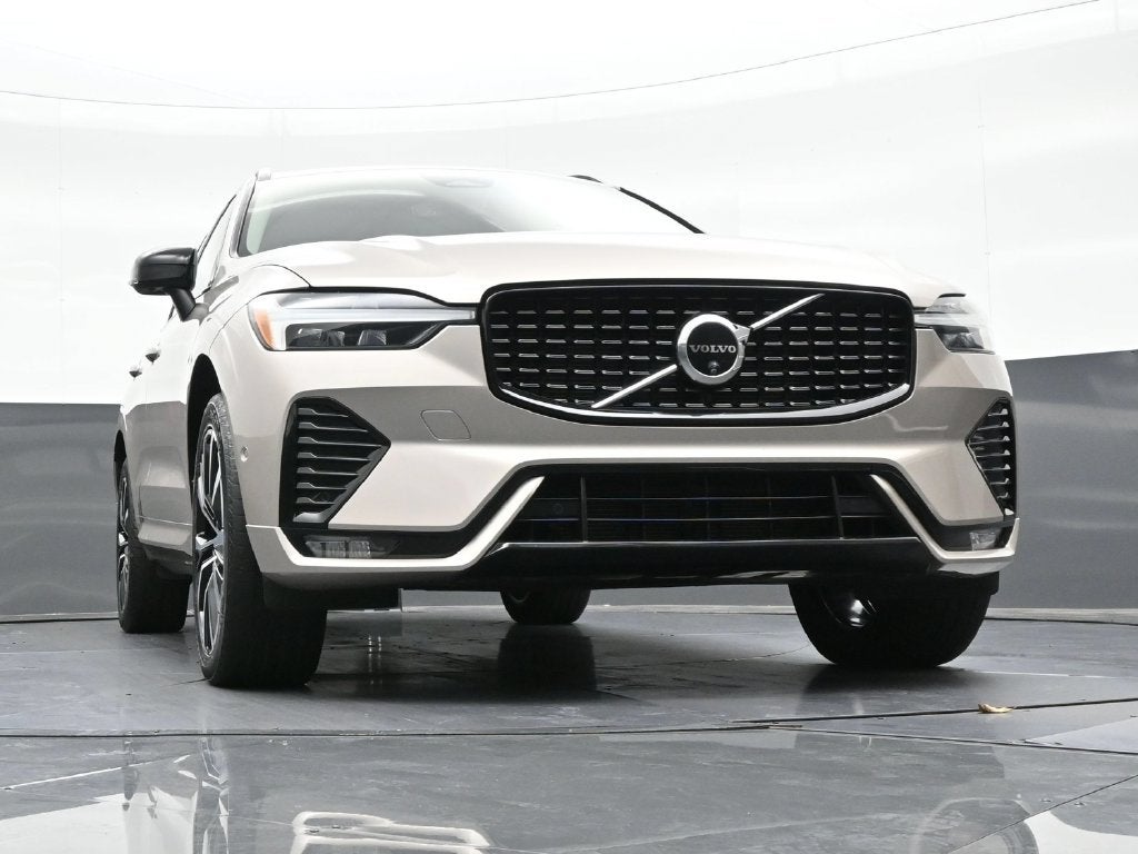 2024 Volvo XC60 Plus Dark Theme