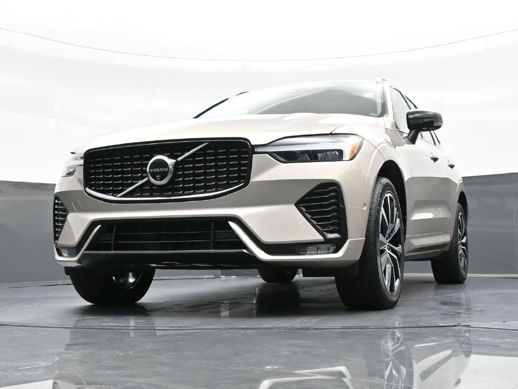 2024 Volvo XC60 Plus Dark Theme