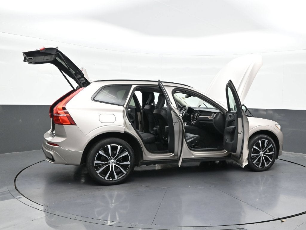 2024 Volvo XC60 Plus Dark Theme