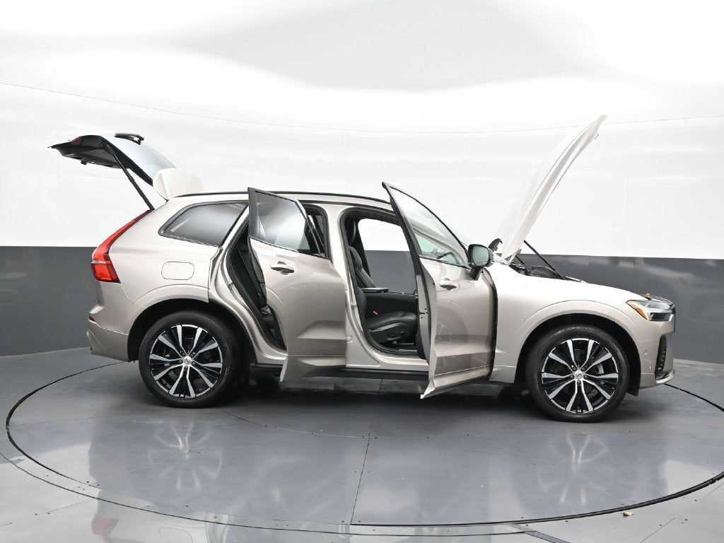 2024 Volvo XC60 Plus Dark Theme