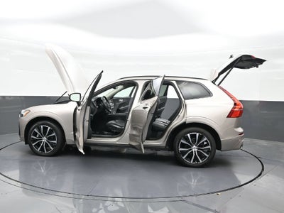 2024 Volvo XC60 Plus Dark Theme