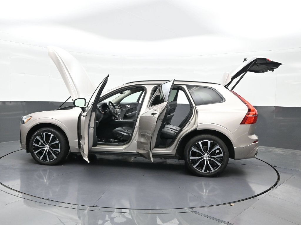 2024 Volvo XC60 Plus Dark Theme