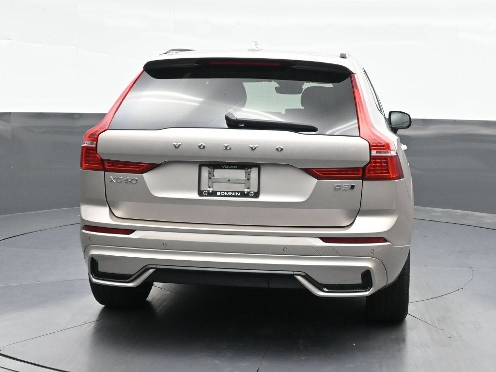 2024 Volvo XC60 Plus Dark Theme