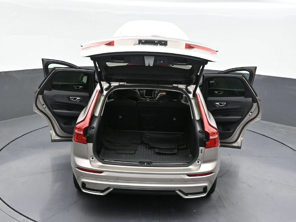 2024 Volvo XC60 Plus Dark Theme