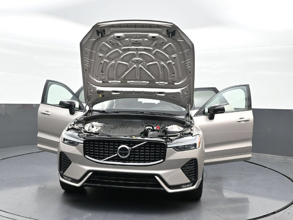 2024 Volvo XC60 Plus Dark Theme
