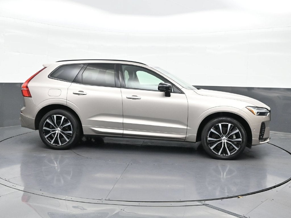 2024 Volvo XC60 Plus Dark Theme